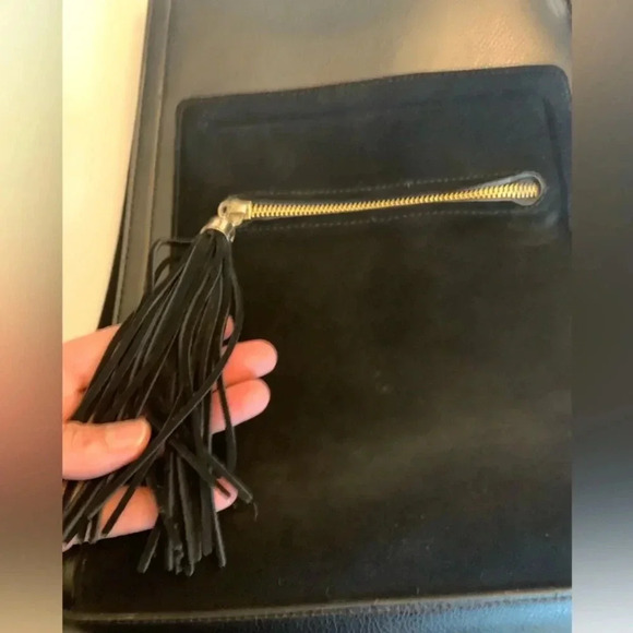 H&M Gorgeous faux leather and suede  bucket style purse. In black. - Picture 4 of 16